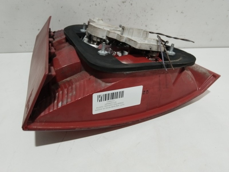 Recambio de piloto trasero izquierdo para skoda octavia berlina (1z3) elegance referencia OEM IAM 1Z5945111A  086651912L