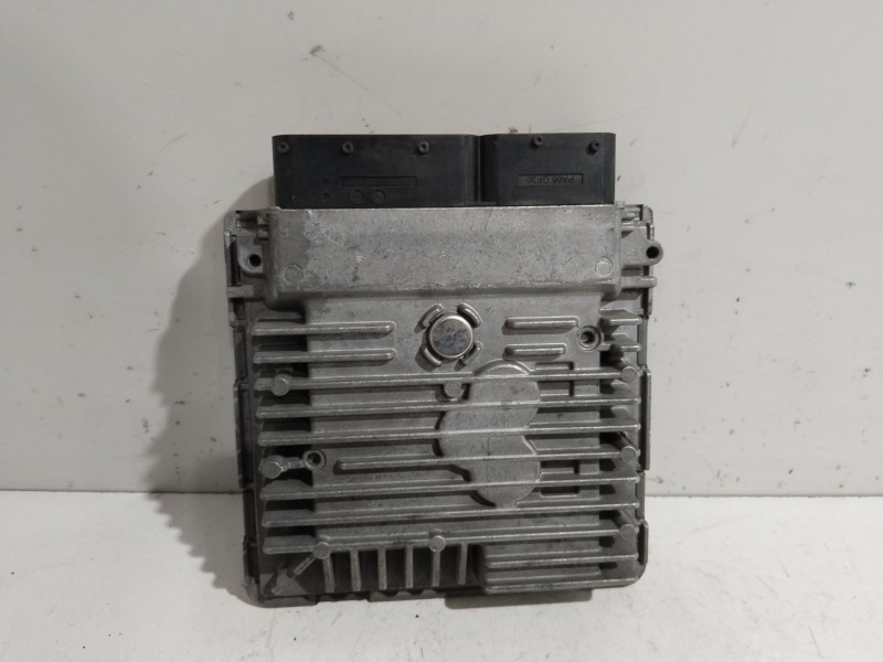 Recambio de centralita motor uce para skoda rapid active referencia OEM IAM 03L906023LM  5WP42688AA