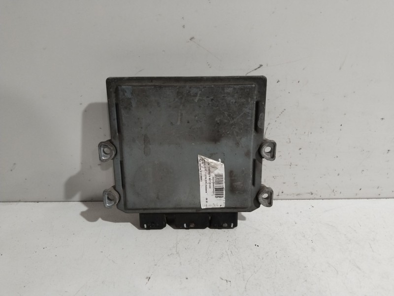 Recambio de centralita motor uce para ford fusion (cbk) ambiente referencia OEM IAM 8200565863  