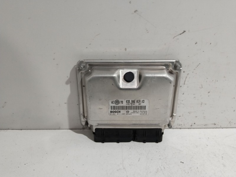 Recambio de centralita motor uce para volkswagen passat berlina (3c2) edition referencia OEM IAM 038906019KD  0281011205