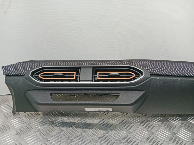 Recambio de rejilla aireadora para dacia sandero ii 1.0 tce 90 gpf referencia OEM IAM 683102674R  