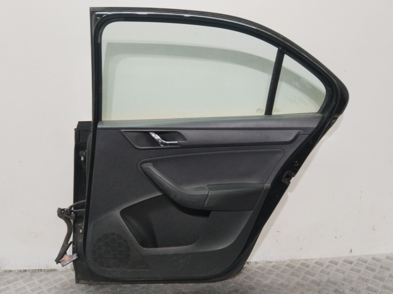 Recambio de puerta trasera derecha para skoda rapid (nh3, nk3, nk6) 1.6 tdi referencia OEM IAM 60U833055  
