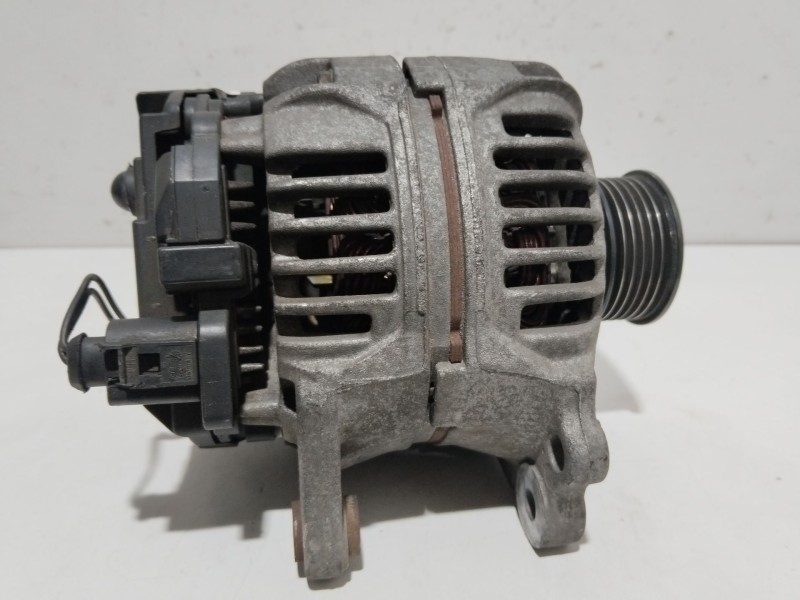 Recambio de alternador para volkswagen golf iv berlina (1j1) básico referencia OEM IAM 028903028D  