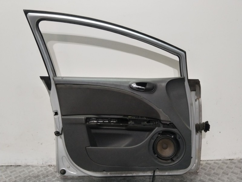Recambio de puerta delantera izquierda para seat leon (1p1) 2.0 tdi 16v referencia OEM IAM 1P0831055A  