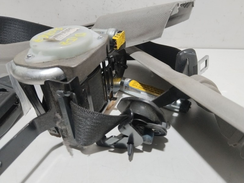 Recambio de cinturon seguridad delantero izquierdo para opel insignia a (g09) 1.8 (68) referencia OEM IAM 13303849  