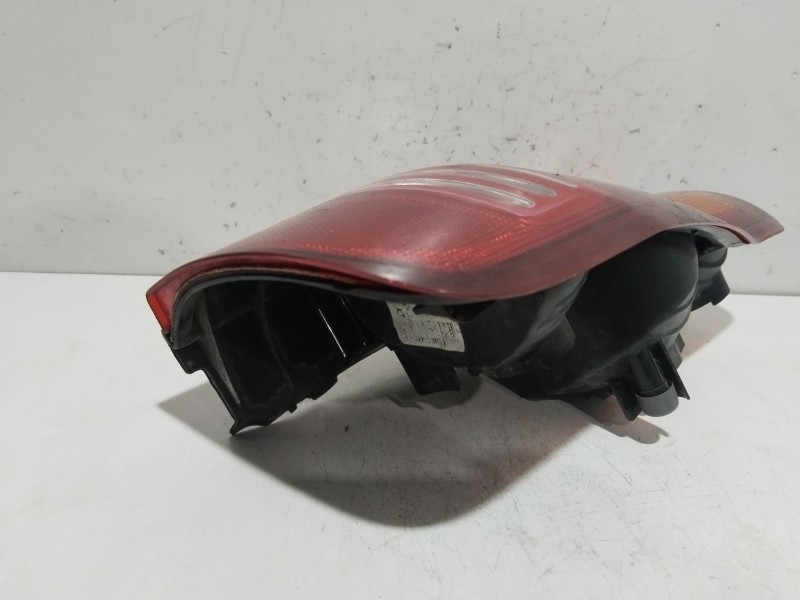 Recambio de piloto trasero derecho para hyundai matrix (fc) 1.8 referencia OEM IAM 92402170  