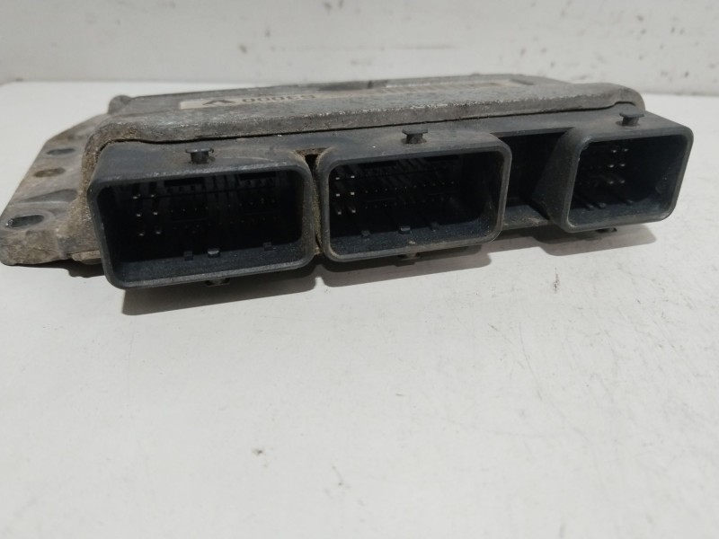 Recambio de centralita motor uce para renault modus confort dynamique referencia OEM IAM 8200411717  8200411717