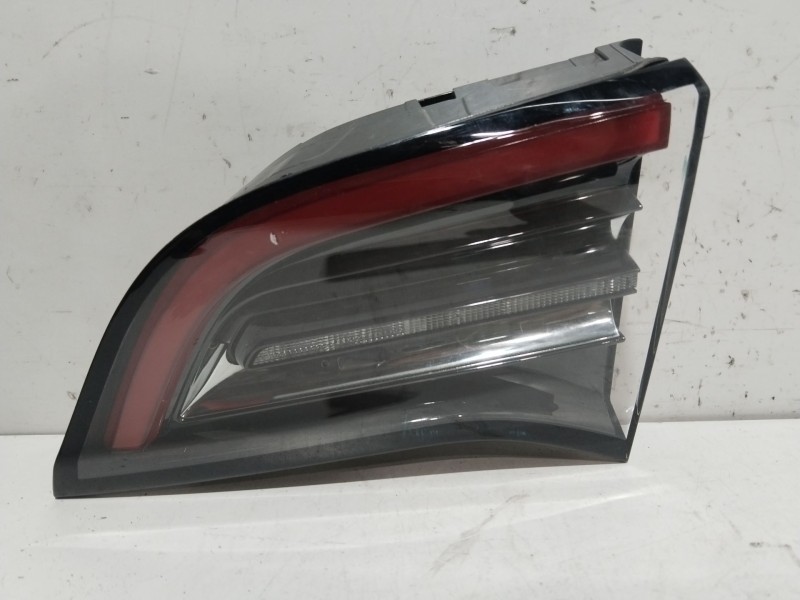 Recambio de piloto porton trasero derecho para tesla model y (5yjy) ev referencia OEM IAM 150208900B  