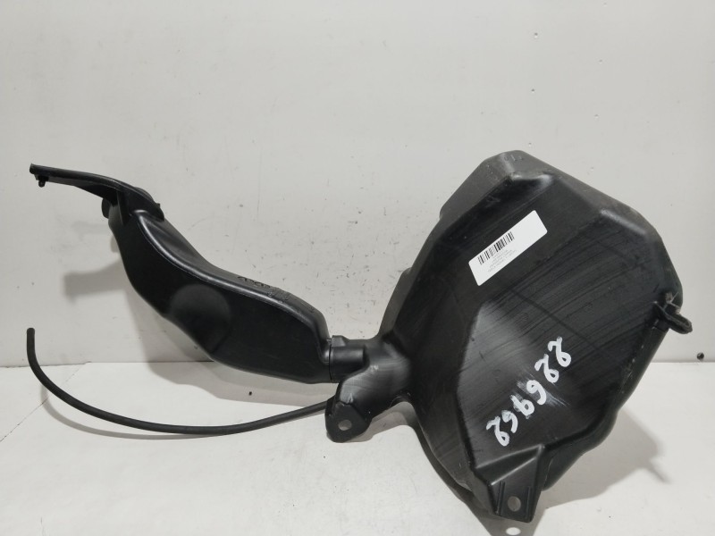 Recambio de deposito limpia para tesla model y (5yjy) ev referencia OEM IAM 149789200B  