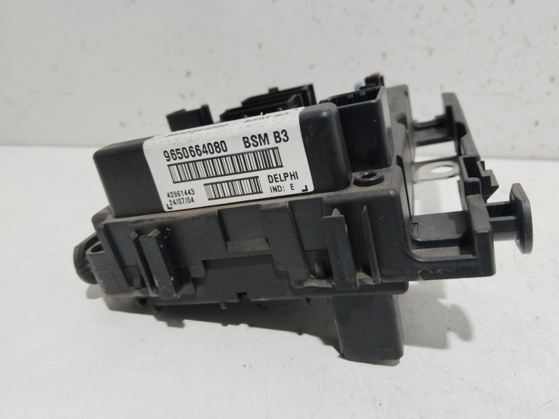 Recambio de caja reles / fusibles para peugeot 307 break (3e) 1.6 16v referencia OEM IAM 9650664080  