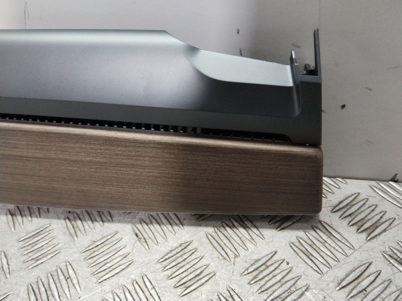 Recambio de moldura para tesla model y (5yjy) ev referencia OEM IAM 165536000A  