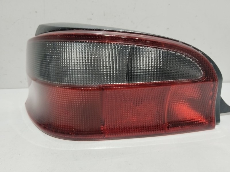 Recambio de piloto trasero izquierdo para citroën saxo 1.1 sx referencia OEM IAM 1610727580  NUEVO