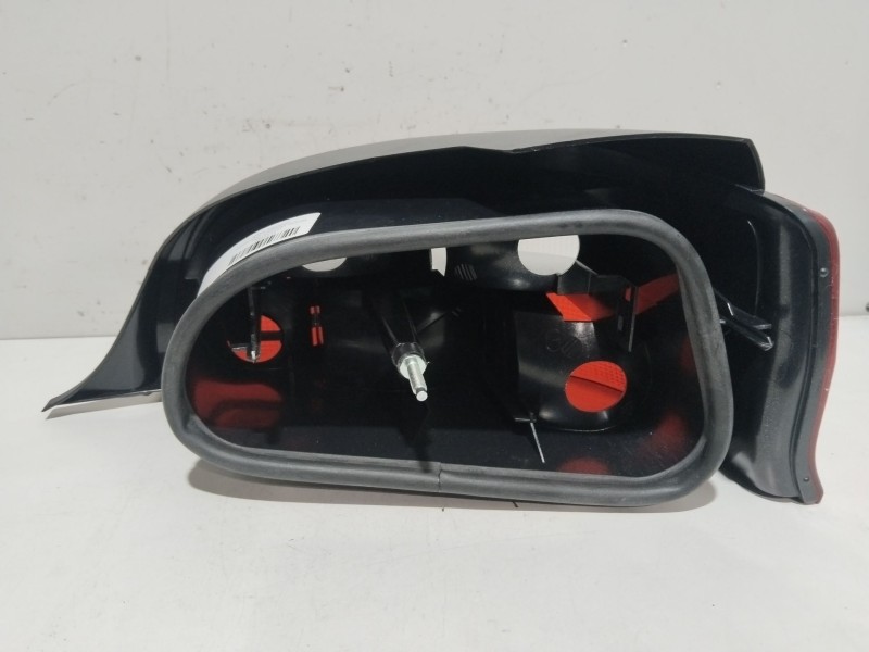 Recambio de piloto trasero izquierdo para citroën saxo 1.1 sx referencia OEM IAM 1610727580  NUEVO