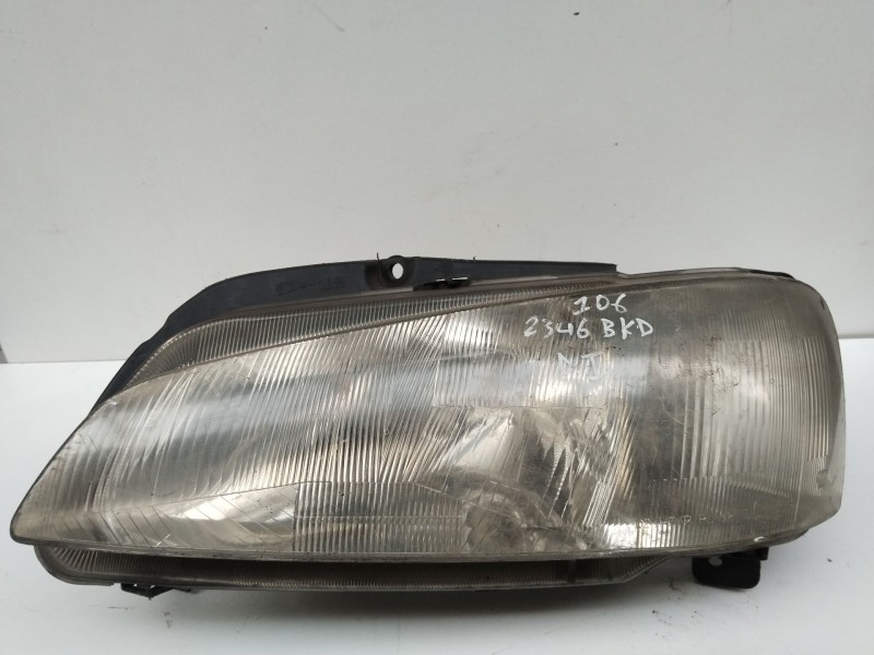 Recambio de faro izquierdo para peugeot 106 (s1) cocktail referencia OEM IAM 6204C2  