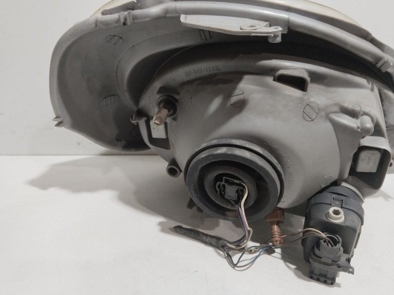 Recambio de faro izquierdo para nissan primastar autobús (x83) dci 100 referencia OEM IAM 2606000QAE  084421133L