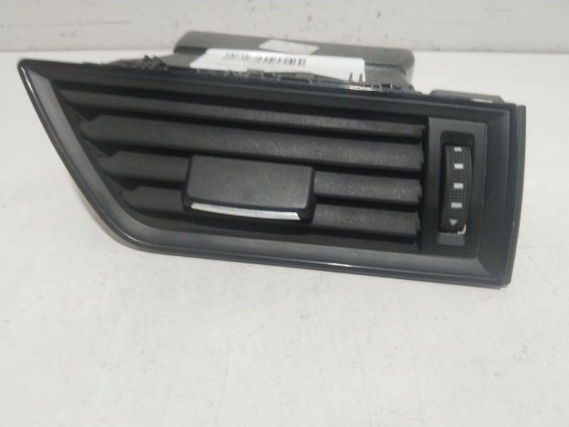 Recambio de aireador delantero derecho para skoda superb iii (3v3) 2.0 tdi referencia OEM IAM 3V0819702E  