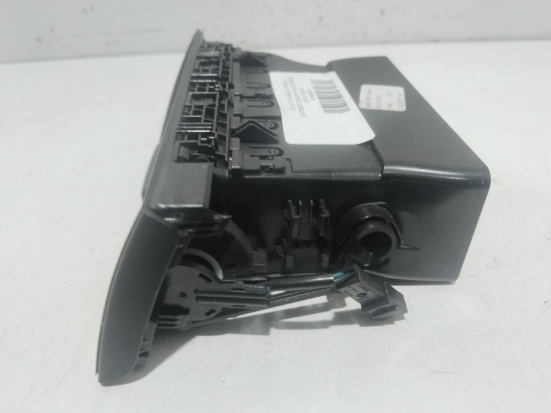 Recambio de aireador delantero derecho para skoda superb iii (3v3) 2.0 tdi referencia OEM IAM 3V0819702E  