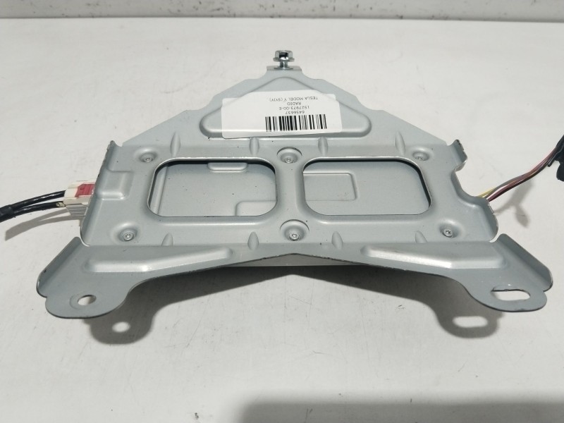 Recambio de carcasa radio para tesla model y (5yjy) ev referencia OEM IAM 1527973-00-E  