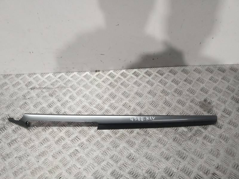 Recambio de moldura para skoda superb iii (3v3) 2.0 tdi referencia OEM IAM 3V1858418E  