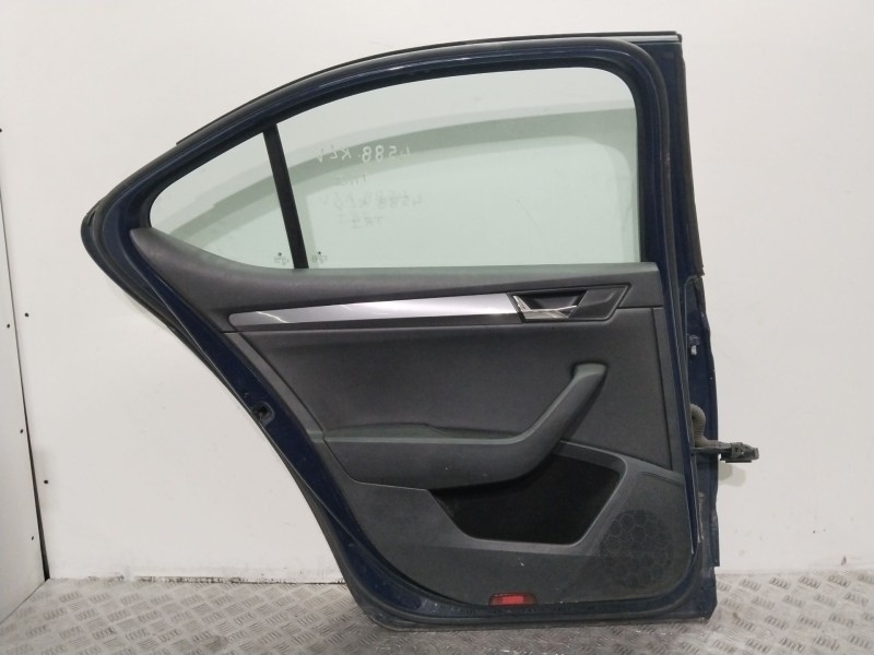 Recambio de puerta trasera izquierda para skoda superb iii (3v3) 2.0 tdi referencia OEM IAM 3V5833051A  