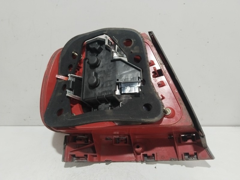 Recambio de piloto trasero derecho para audi a4 berlina (b5) 2.8 referencia OEM IAM 8D0945112D  