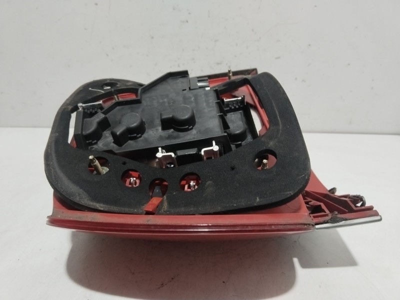 Recambio de piloto trasero derecho para audi a4 berlina (b5) 2.8 referencia OEM IAM 8D0945112D  