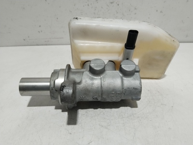 Recambio de bomba freno para tesla model y (5yjy) ev referencia OEM IAM 118867350A  