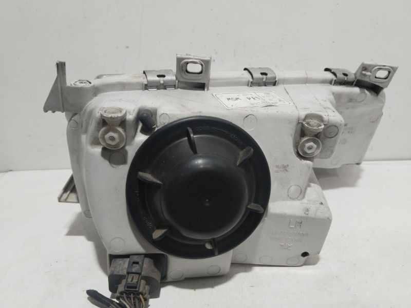 Recambio de faro izquierdo para ford galaxy i (wgr) 1.9 tdi referencia OEM IAM 0301048311   Recambio de faro izquierdo para ford galaxy i (wgr) 1.9 tdi referencia OEM IAM 0301048311