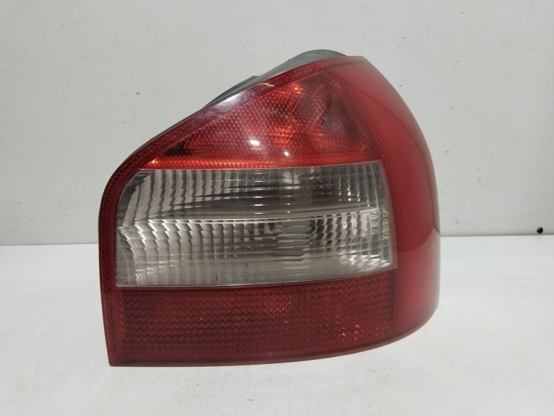 Recambio de piloto trasero derecho para audi a3 (8l1) 1.6 referencia OEM IAM 8L0945096B  