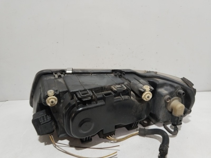 Recambio de faro derecho para audi a3 (8l1) 1.6 referencia OEM IAM 153989000  