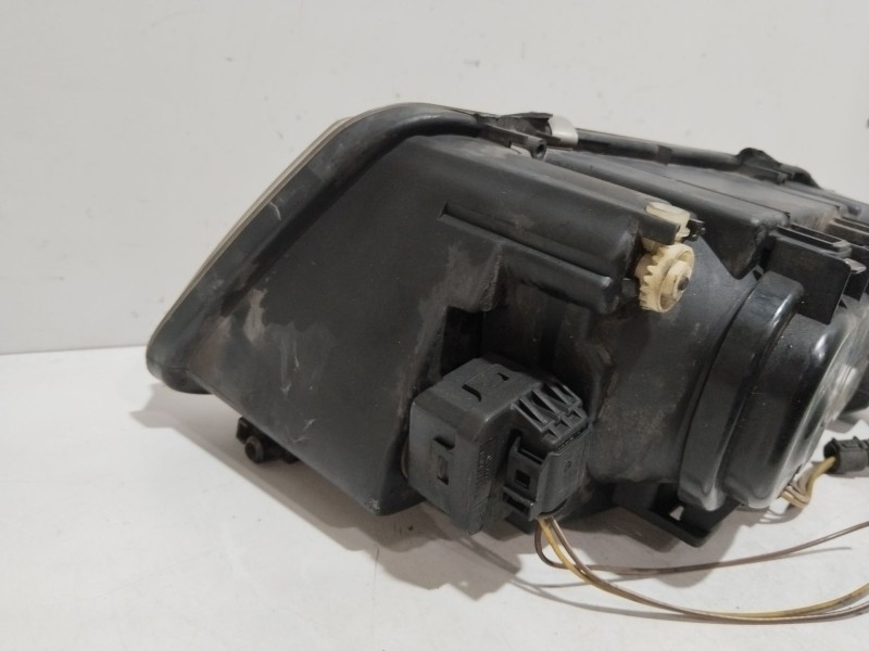 Recambio de faro derecho para audi a3 (8l1) 1.6 referencia OEM IAM 153989000  
