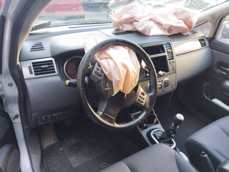 nissan tiida hatchback (c11) del año 2008