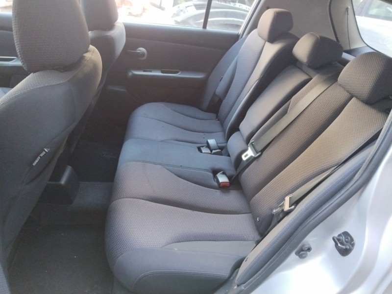 nissan tiida hatchback (c11) del año 2008