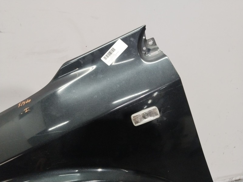 Recambio de aleta delantera izquierda para dodge journey 2.0 crd referencia OEM IAM 05076727AE  NEGRO