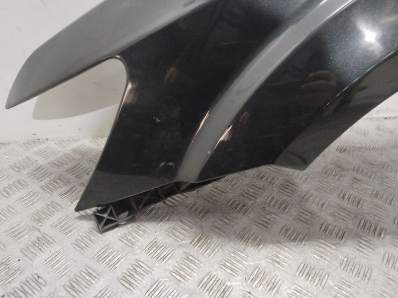 Recambio de aleta delantera izquierda para dodge journey 2.0 crd referencia OEM IAM 05076727AE  NEGRO