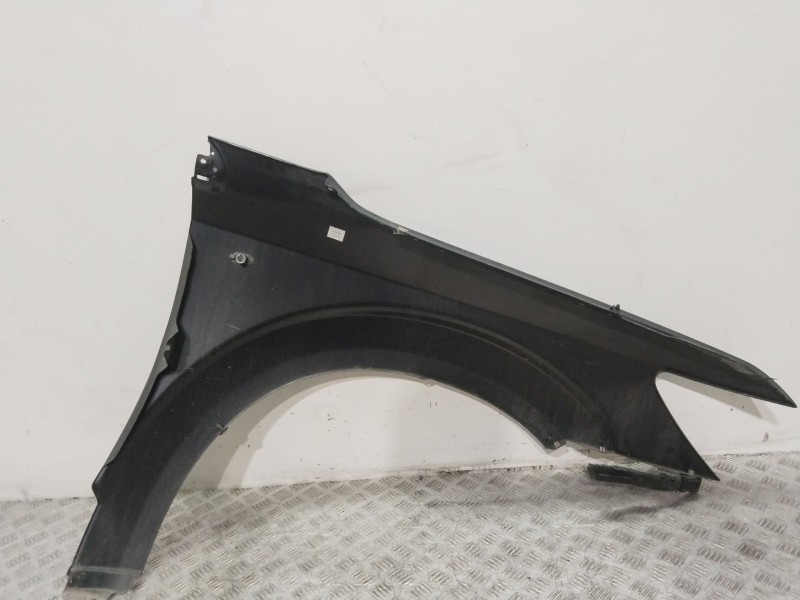 Recambio de aleta delantera izquierda para dodge journey 2.0 crd referencia OEM IAM 05076727AE  NEGRO