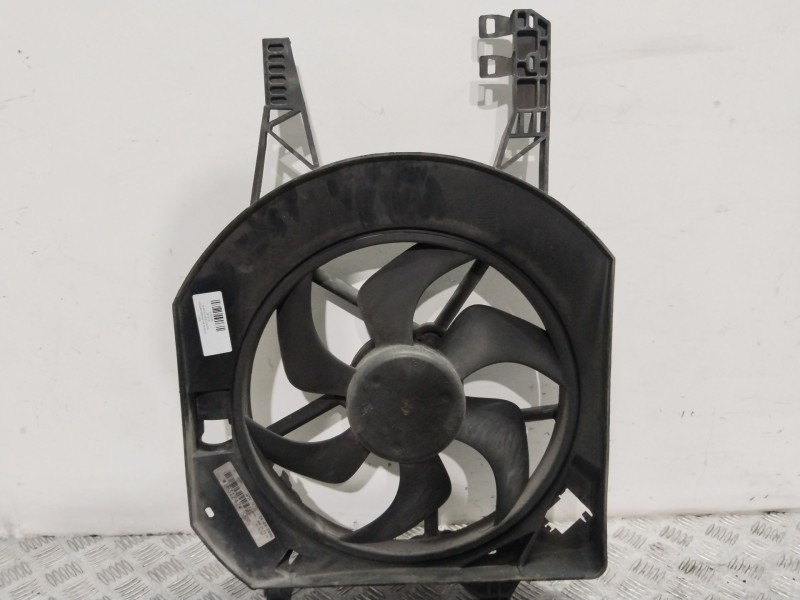Recambio de electroventilador para nissan primastar autobús (x83) dci 100 referencia OEM IAM 1831247  