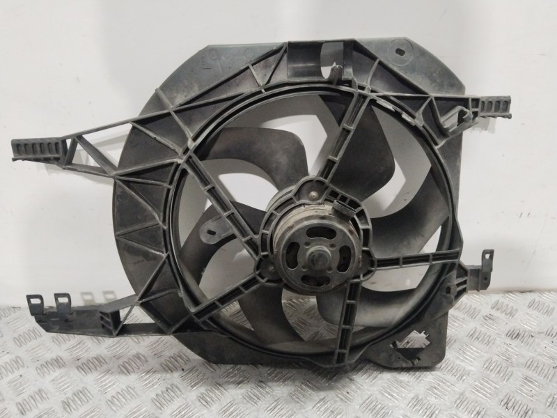 Recambio de electroventilador para nissan primastar autobús (x83) dci 100 referencia OEM IAM 1831247  