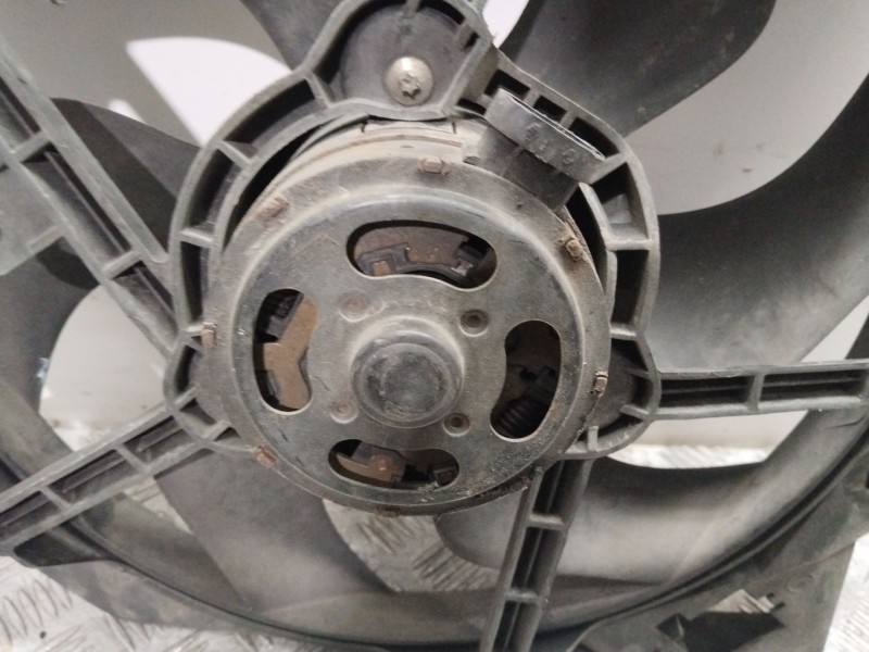 Recambio de electroventilador para nissan primastar autobús (x83) dci 100 referencia OEM IAM 1831247  