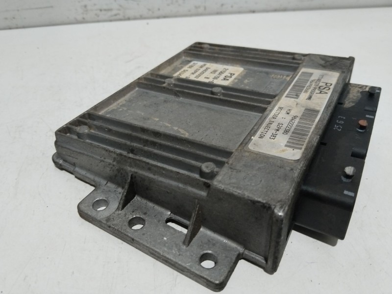 Recambio de centralita motor uce para citroën c3 pluriel (hb_) 1.4 referencia OEM IAM 215841596  