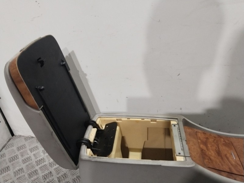 Recambio de consola central para kia opirus (gh) 3.5 referencia OEM IAM 846103F000NF  