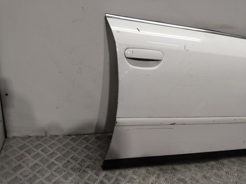 Recambio de puerta delantera derecha para audi a6 avant (4b5) 2.5 tdi referencia OEM IAM 4B0831052D BLANCA 