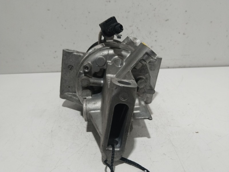 Recambio de compresor aire acondicionado para dacia sandero ii tce 90 (b8m1, b8ma) referencia OEM IAM T98067A  