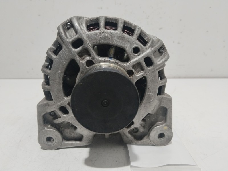Recambio de alternador para dacia sandero ii tce 90 (b8m1, b8ma) referencia OEM IAM 231008593R  