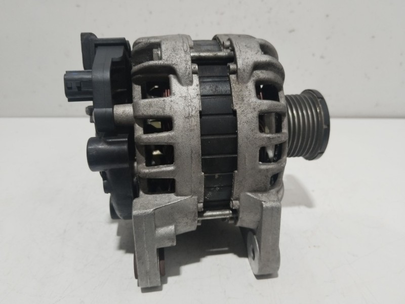 Recambio de alternador para dacia sandero ii tce 90 (b8m1, b8ma) referencia OEM IAM 231008593R  