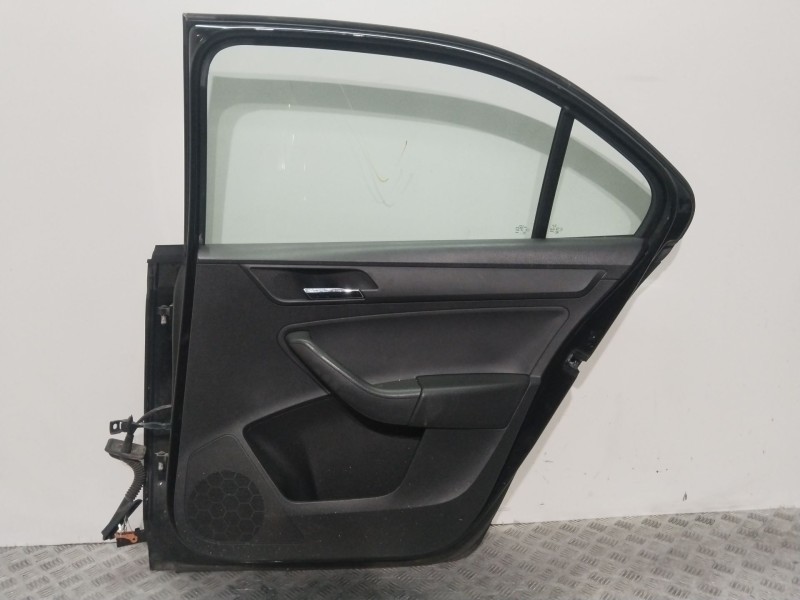 Recambio de puerta trasera derecha para seat toledo iv (kg3) 1.6 tdi referencia OEM IAM 5JA833056B  NEGRO