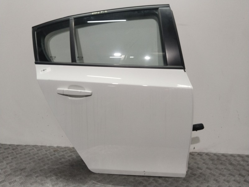 Recambio de puerta trasera derecha para chevrolet cruze hatchback (j305) 1.7 d referencia OEM IAM 95476405  BLANCO