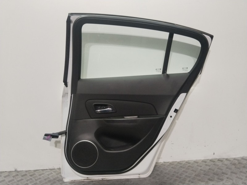 Recambio de puerta trasera derecha para chevrolet cruze hatchback (j305) 1.7 d referencia OEM IAM 95476405  BLANCO