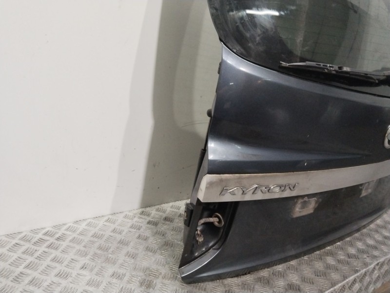 Recambio de porton trasero para ssangyong kyron 2.0 xdi referencia OEM IAM 6401109100  