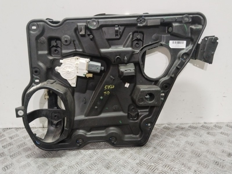 Recambio de elevalunas trasero derecho para dodge journey 2.0 crd referencia OEM IAM 68043738AA  